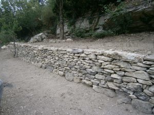 Mur-en-pierres-seches-Gordes