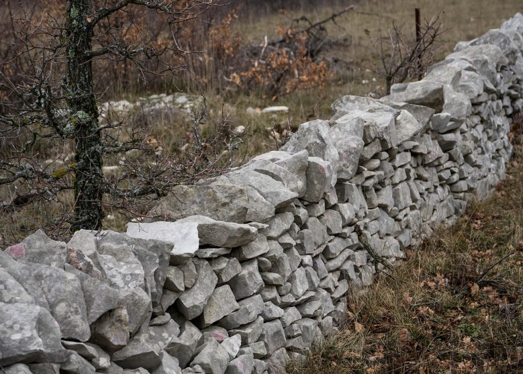 Construire avec la pierre sèche