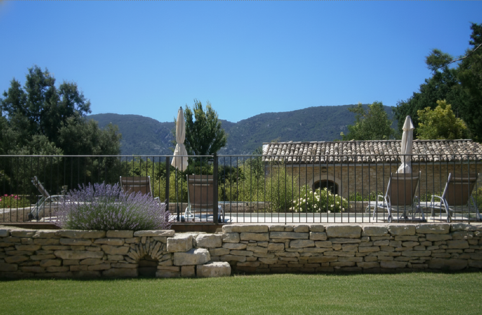 oppede mur en pierre